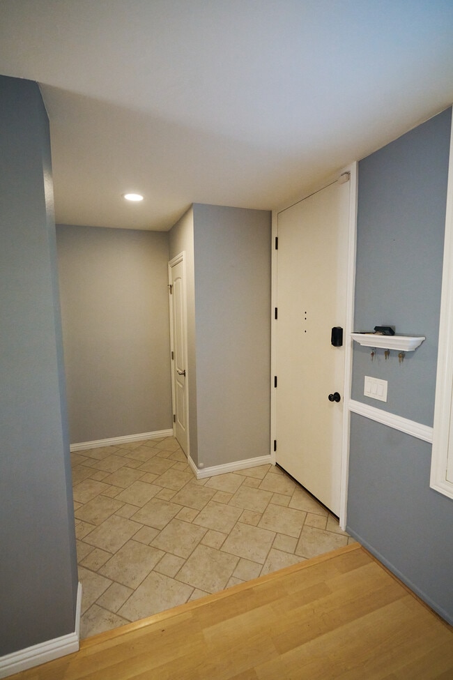 Building Photo - 3520 Maricopa St