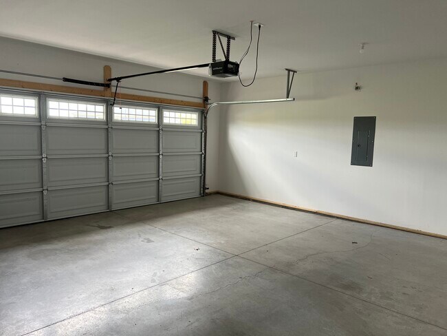 Building Photo - 3815 Fairway View Dr
