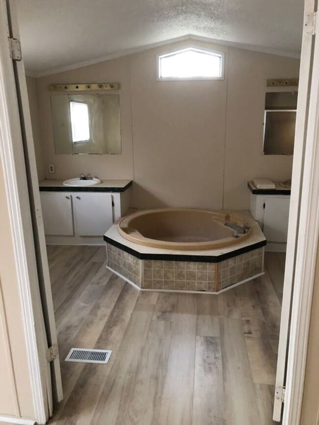 Building Photo - 112 Ponds Ln