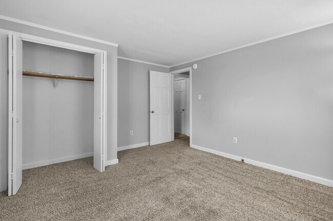 Foto del edificio - 338 River Walk Dr