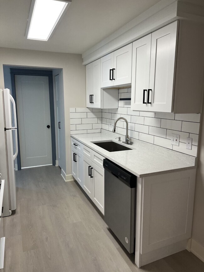 10323 Mayfield Ave Unit 1B, Oak Lawn, IL 60453 Condo for Rent in Oak Lawn, IL