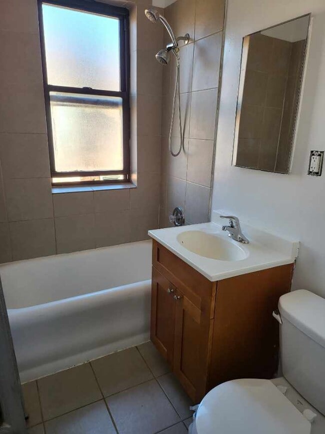 Foto del edificio - 6851 S Crandon Ave