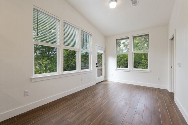 Foto del edificio - 4416 Rosedale Ave