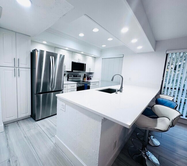 Foto del edificio - 655 Brackenwood Cove