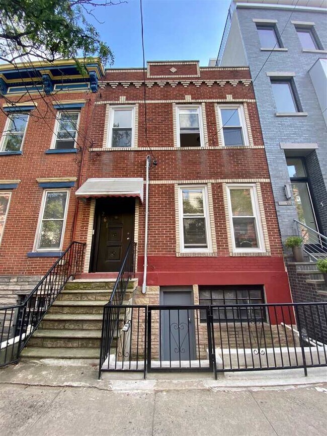 Building Photo - 261 7th St