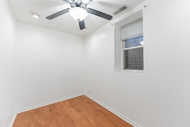 Foto del edificio - 1631 W 18th St