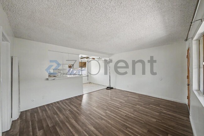 Building Photo - Unit C