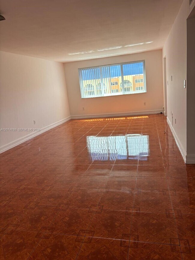 Foto del edificio - 6990 NW 186th St