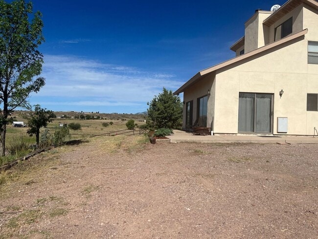 Building Photo - 3 bedroom home in wine country