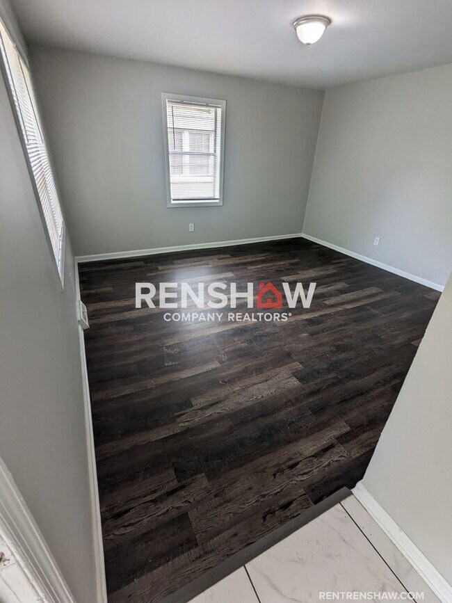 Building Photo - Renovated 5 Bedroom / 2 Bath - Move In