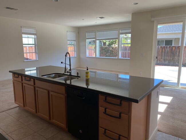 Building Photo - 830 San Bernardo Ln
