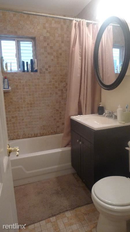 Building Photo - 400 Centre St