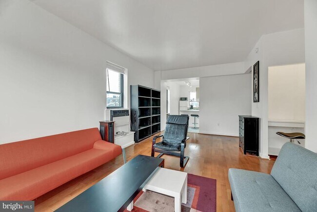 Building Photo - 1001 St Paul St