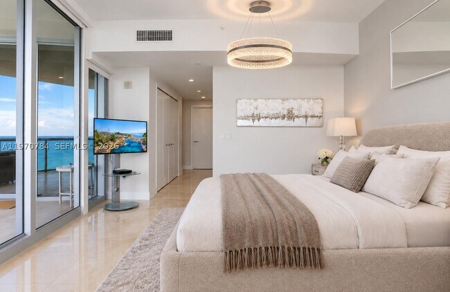 Foto del edificio - 17121 Collins Ave