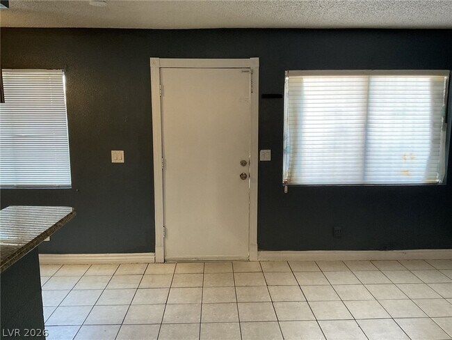 Foto del edificio - 1641 N Lamont St