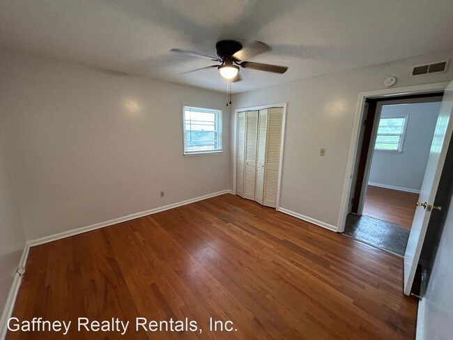 Building Photo - 3 br, 1.5 bath House - 1080 Hamrick Street