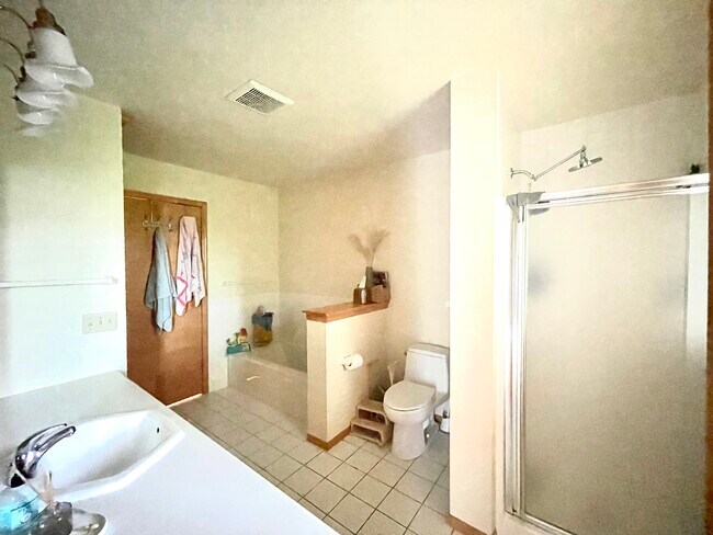 Foto del edificio - 3303 Prairie Rd