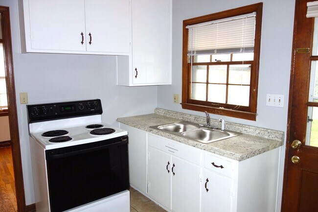 Building Photo - Floyd Street Duplexes