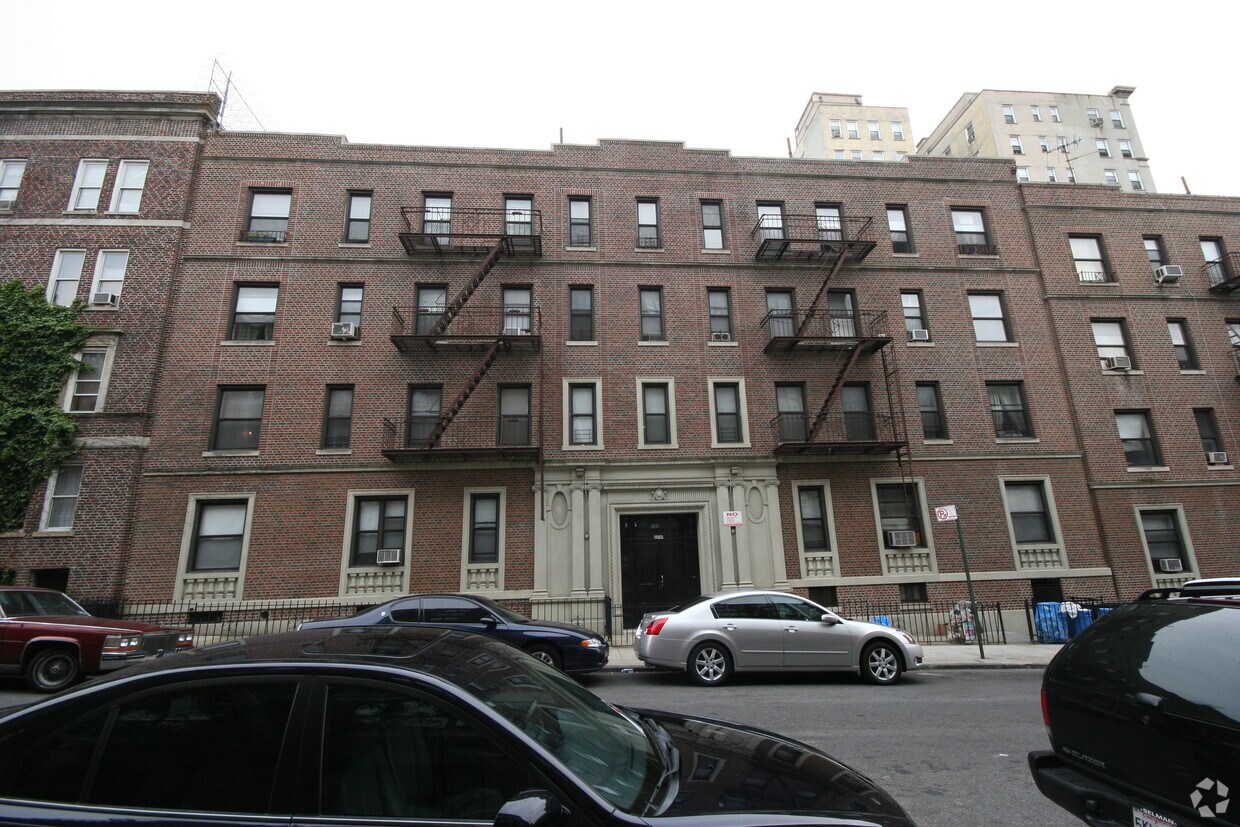 Primary Photo - 290 Lincoln Pl