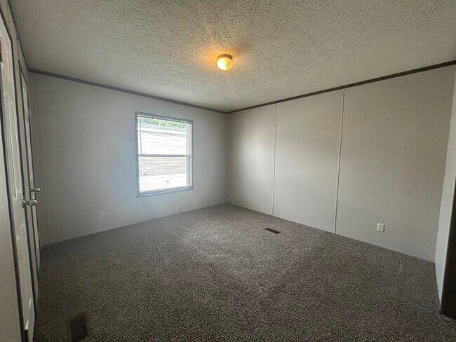 Building Photo - 449 Montana