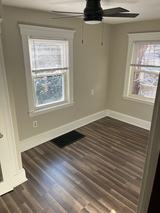 dormitorio #1 - 162 Montvale Ave