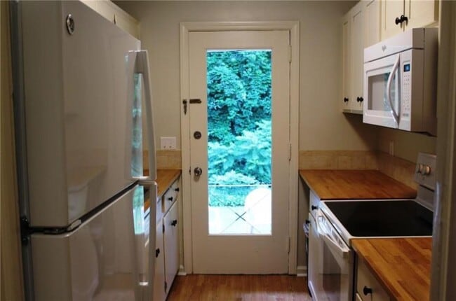 Foto del edificio - 438 Carriage Dr NE