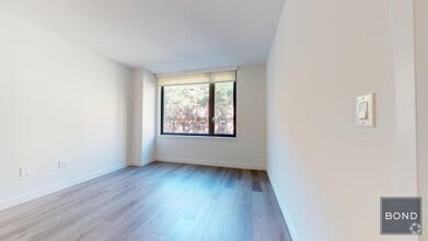 Building Photo - 350 W 45th St