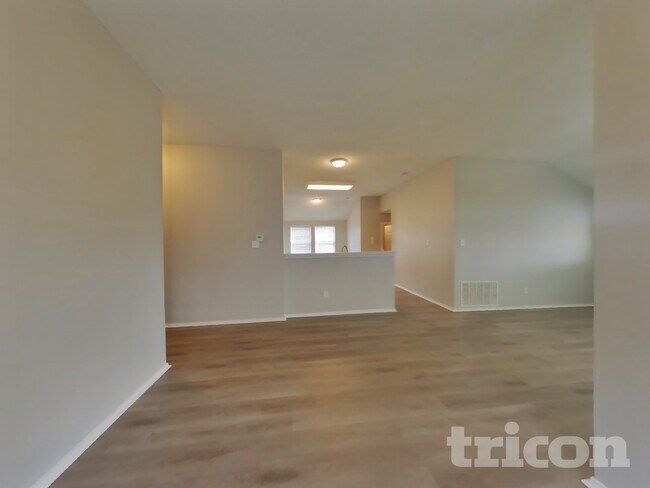 Foto del edificio - 421 Rowdy Dr