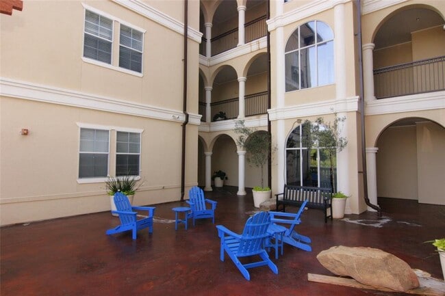 Building Photo - 7134 Mapleridge St