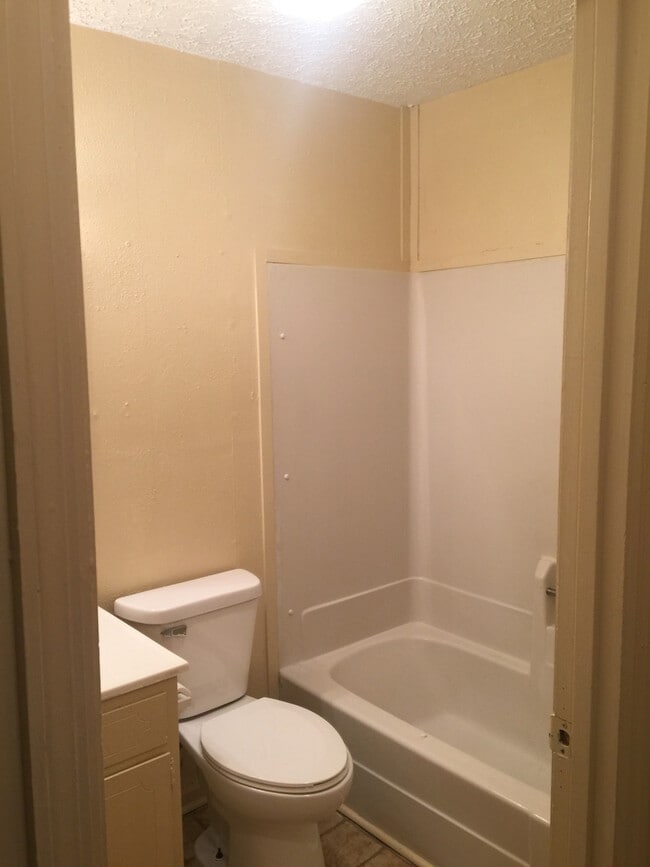 Robinwood Apartments Condo for Rent in Greenville, KY