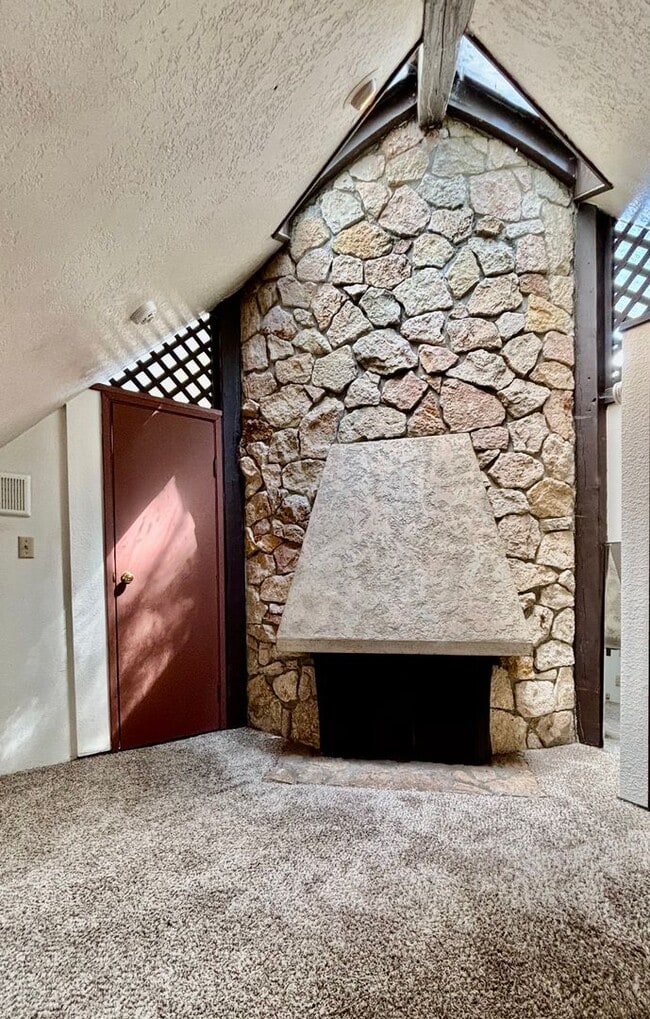 Foto del edificio - 2 Bed / 2 Bath Lakeview Bellevue cottage $3,295/month