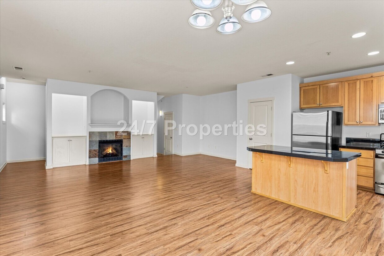 *MOVE-IN SPECIAL!* 3 BD I 2.5 BA Beaverton Townhome - *MOVE-IN SPECIAL!* 3 BD I 2.5 BA Beaverton Townhome