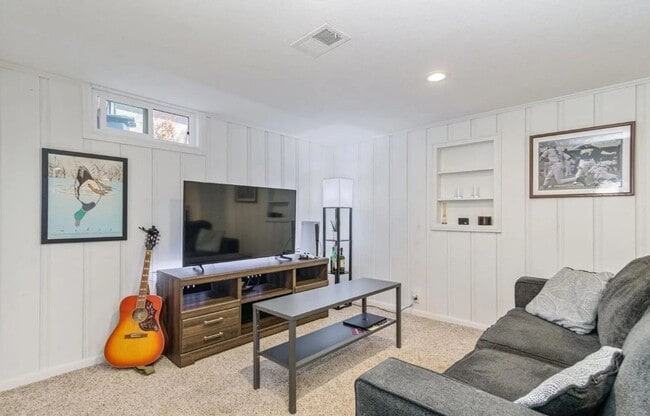Building Photo - Open House this Saturday March 1st 9:30-11!