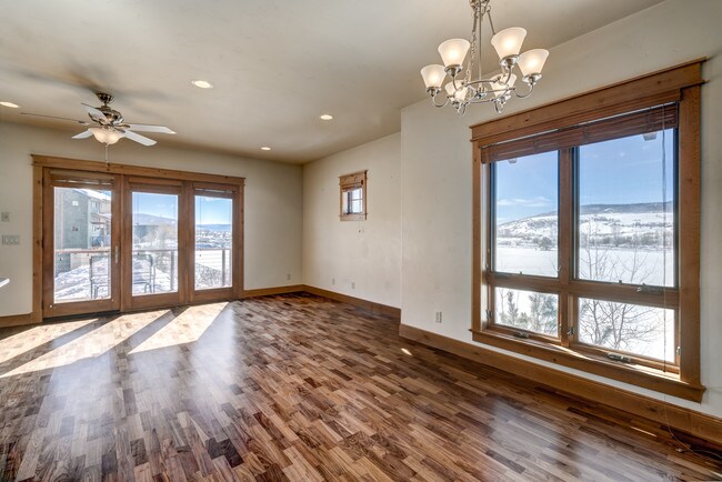 Building Photo - 829 Majestic Cir
