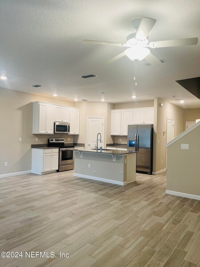 Foto del edificio - 12830 Josslyn Ln