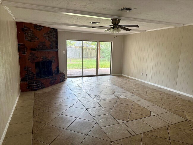 Foto del edificio - 3211 Hartfield Ln