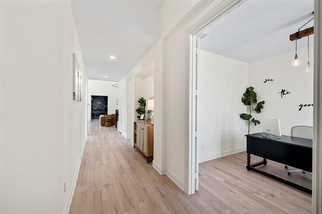 Building Photo - 8109 Mdw Vly Dr