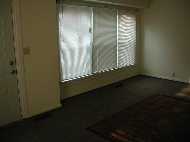 Building Photo - 402 Wolfe Ave