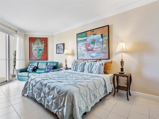 Foto del edificio - 5555 Collins Ave