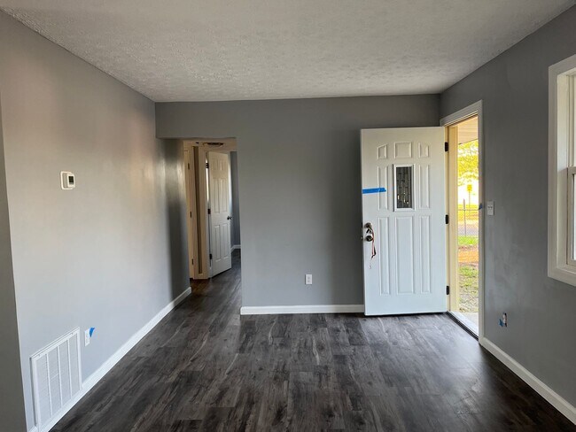 Building Photo - 1503 Edendale Rd