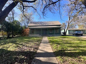 Building Photo - 1105 N 12th St