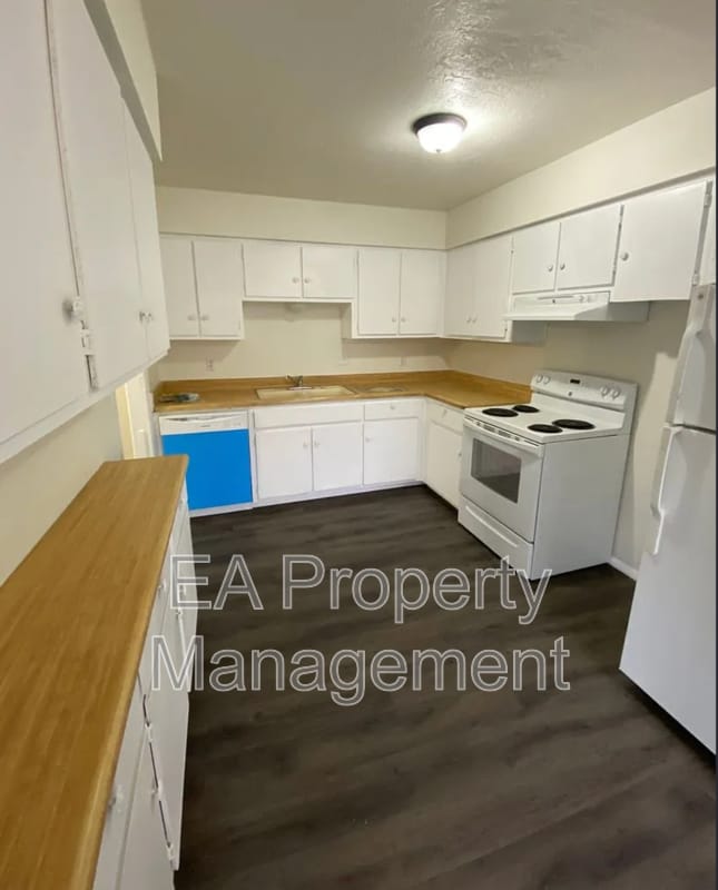 Building Photo - 12912 Marva Pl SE