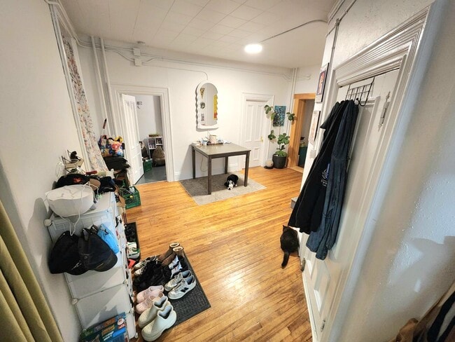 Building Photo - 3-Bedroom 2 Bathroom Apartment for Rent – ...