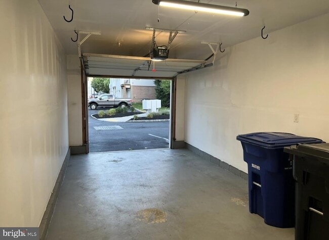 Building Photo - 1830 Nathan Dr