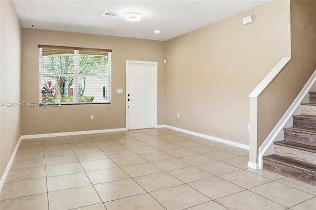 Building Photo - 3072 SE 5th Dr