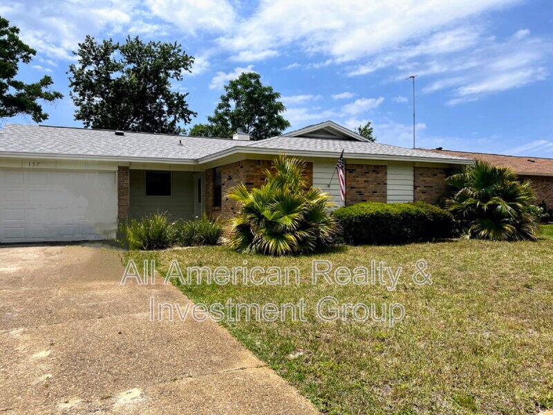 Foto principal - 137 Deville Dr