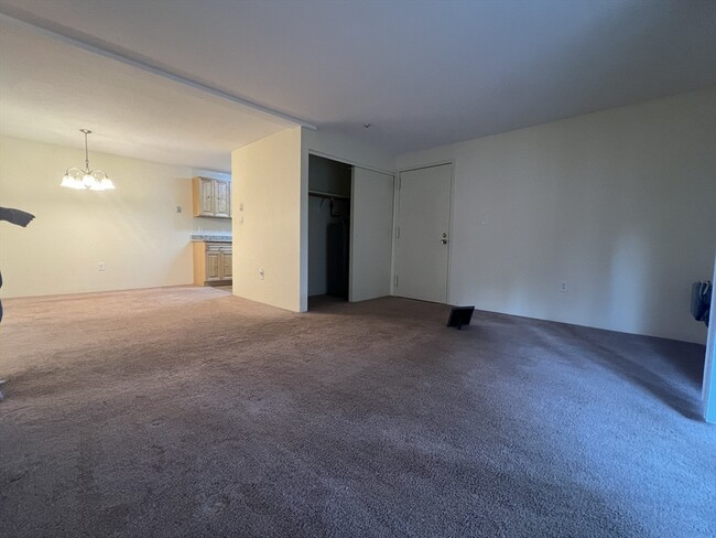 Building Photo - 52 Silver Hill Ln
