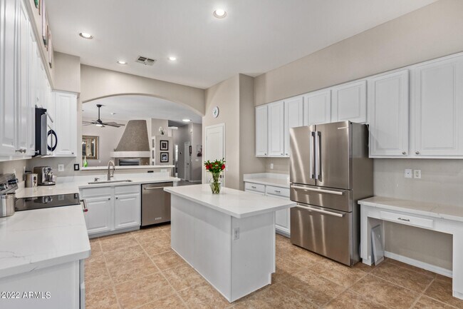 Building Photo - 4633 E Sierra Sunset Trail