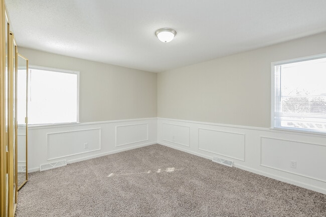 Foto del edificio - 204 N Woodson Dr