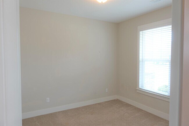 Foto del edificio - 15 Bishop Lake Way